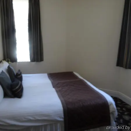 Waverley Hotel 3*