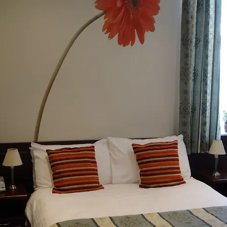 Waverley Hotel